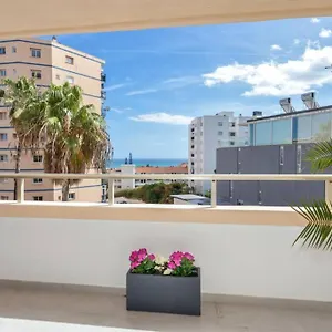 https://gran-terraza-andando-a-la-playa-puerto-marina.hotelsinnerja.org